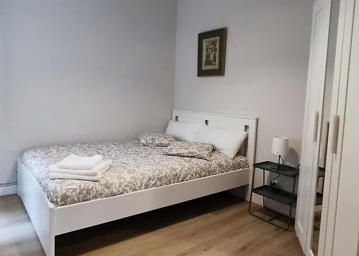 Centrico Espacioso Y Muy Luminoso * 비얄사나데메나